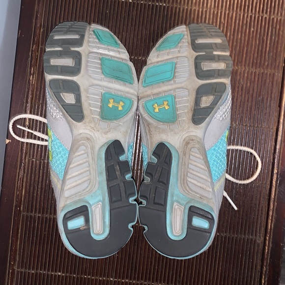Under Armour Women’s Running Shoes Sz 7.5 - Picture 5 of 6